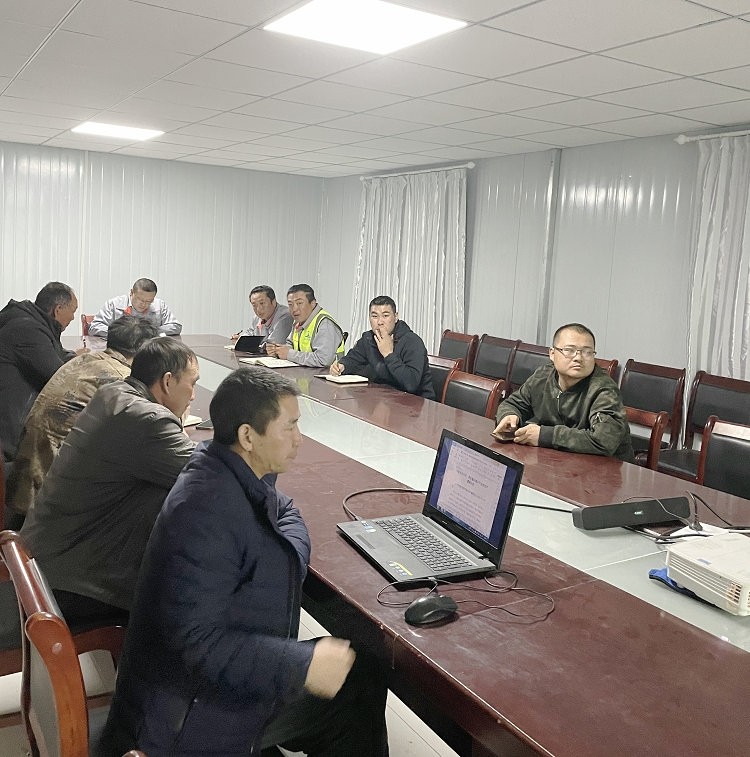 3.2落实安全会议精神 突出重点夯实责任1_副本.jpg